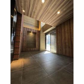 5/5 エントランス