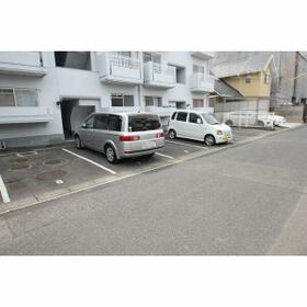 15/15 駐車場