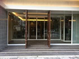 13/14 エントランス