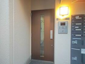 16/16 エントランス