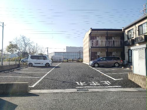 14/14 駐車場
