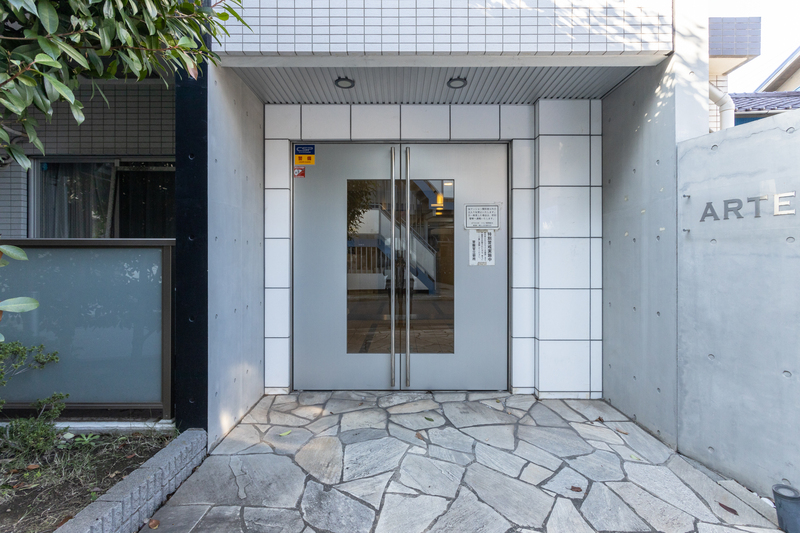 5/5 エントランス