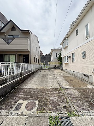 28/28 駐車場