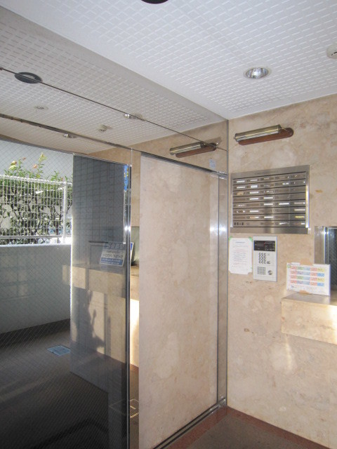 16/18 エントランス