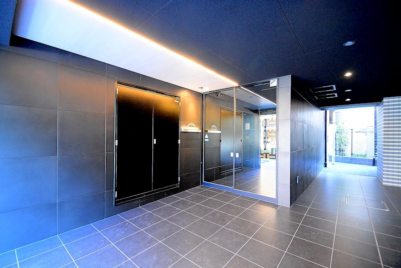 16/17 エントランス