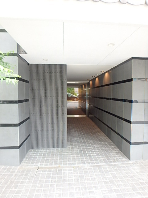 23/29 エントランス