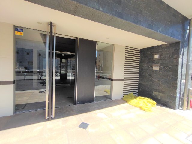 19/23 エントランス