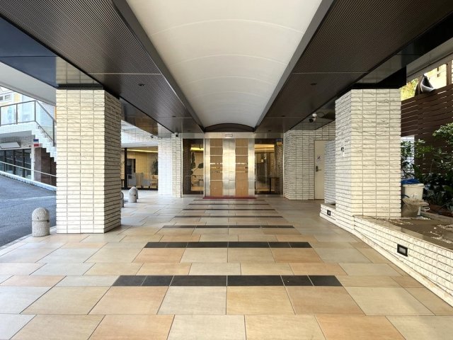 18/20 エントランス