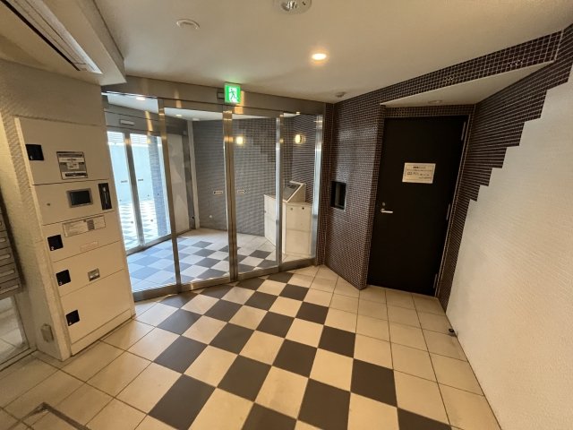 16/17 エントランス