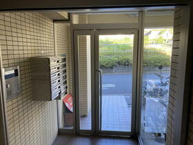 16/16 エントランス