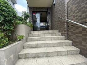 16/16 エントランス