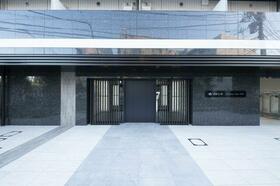 16/16 エントランス