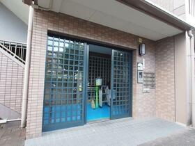 16/16 エントランス