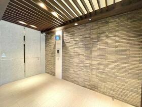 16/16 エントランス