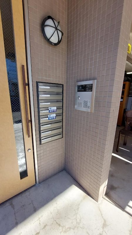 18/19 エントランス