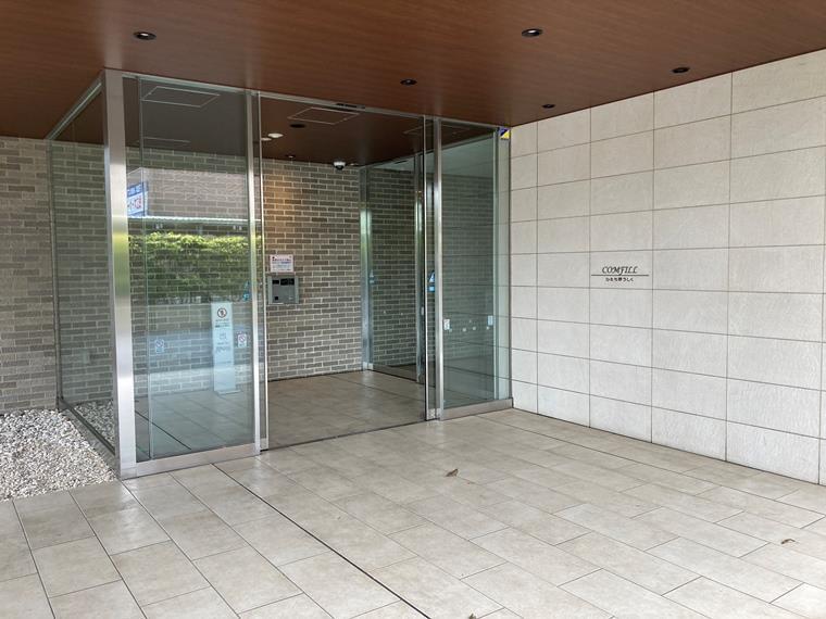 2/3 エントランス