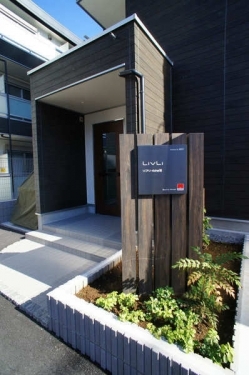 21/22 エントランス