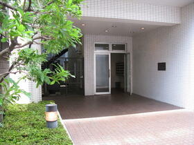 15/23 エントランス