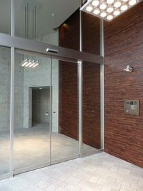 14/14 エントランス