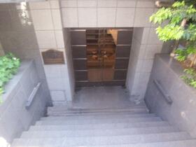 13/22 エントランス