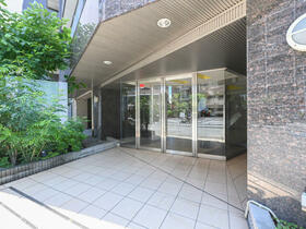 16/16 エントランス