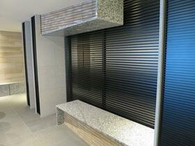 16/16 エントランス