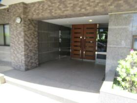 16/16 エントランス