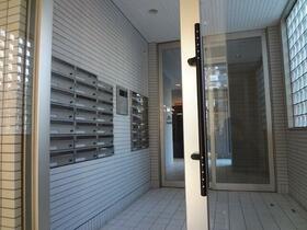 16/16 エントランス