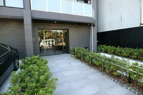 16/16 エントランス