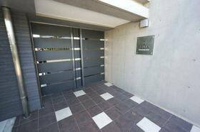 16/16 エントランス