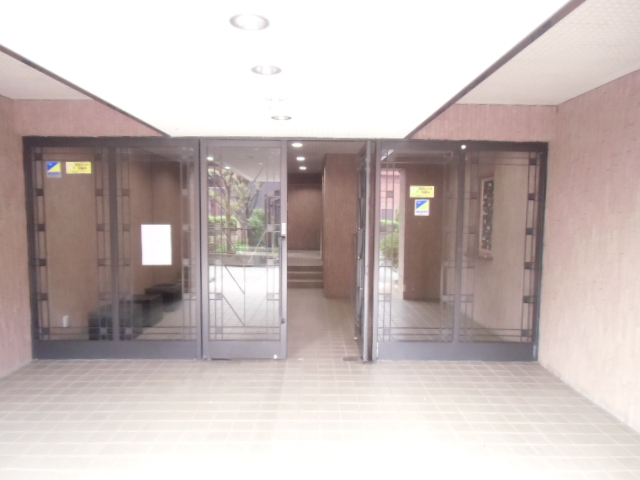 22/26 エントランス