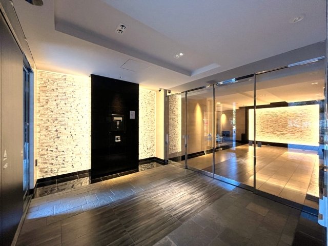 19/27 エントランス