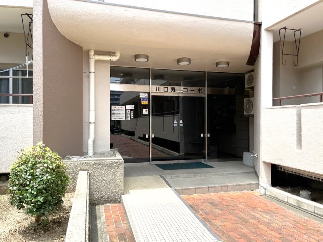 2/5 エントランス