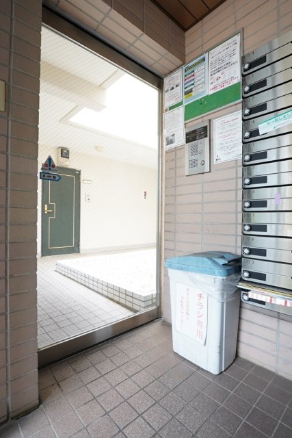 19/30 エントランス