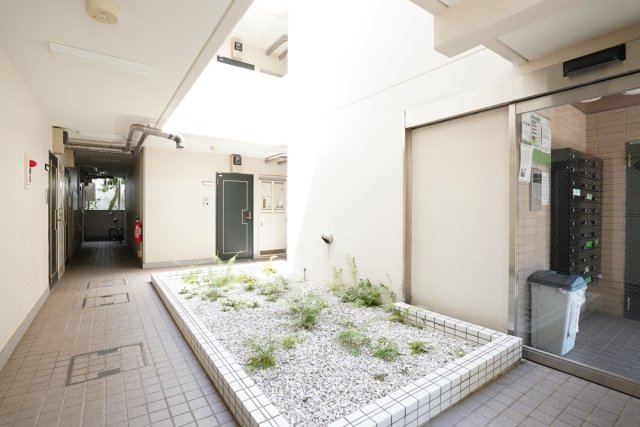 20/30 エントランス