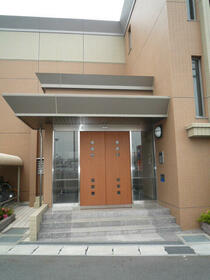 16/16 エントランス