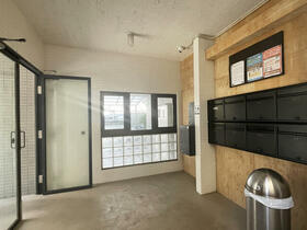 13/16 エントランス