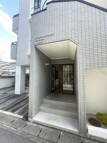 16/16 エントランス