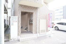 16/17 エントランス