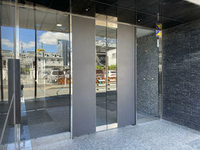 16/16 エントランス