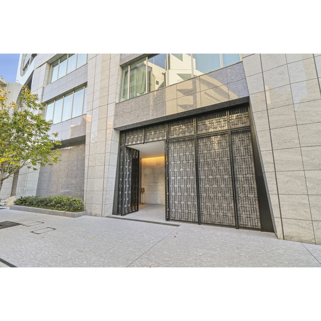 13/14 エントランス