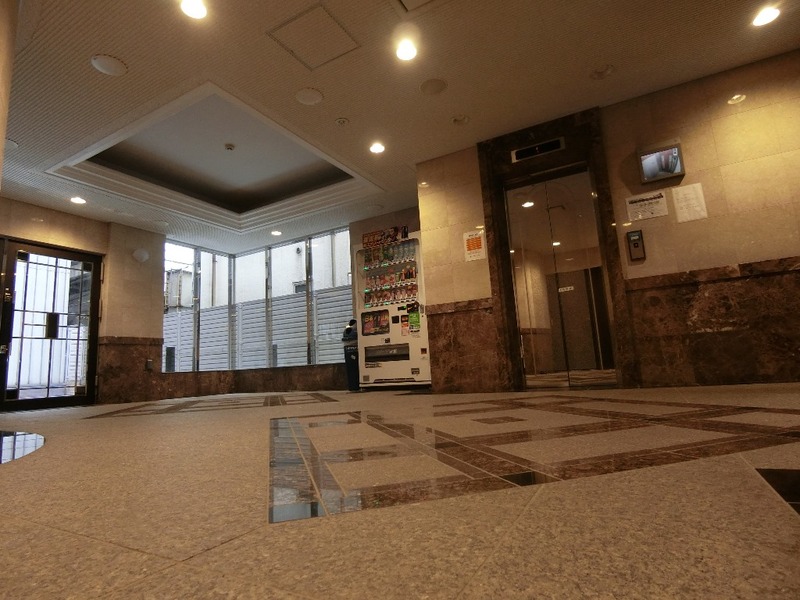 16/27 エントランス