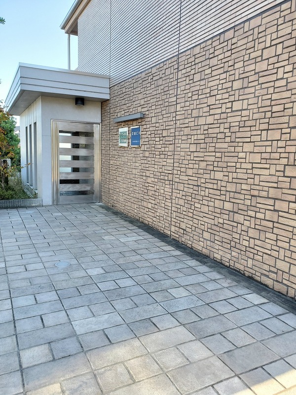 16/16 エントランス