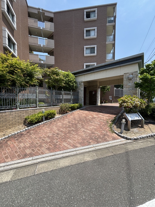 16/18 エントランス