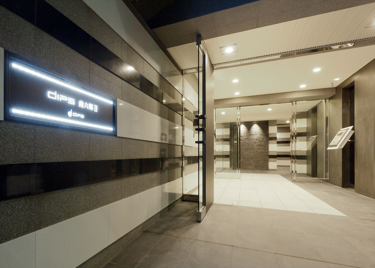 18/30 エントランス