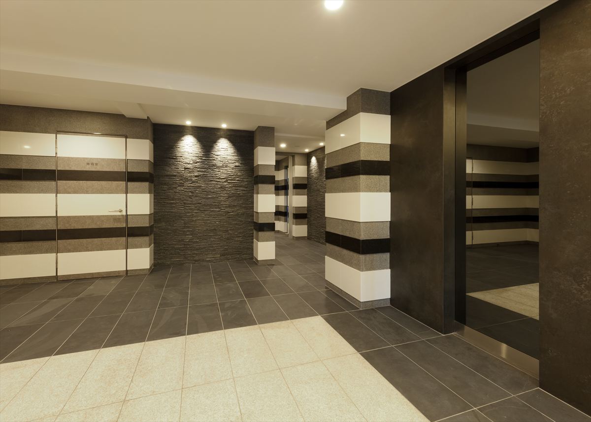 20/30 エントランス