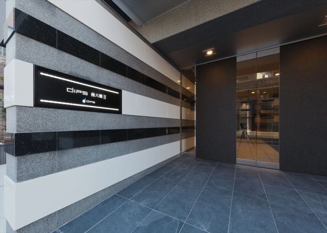 23/30 エントランス