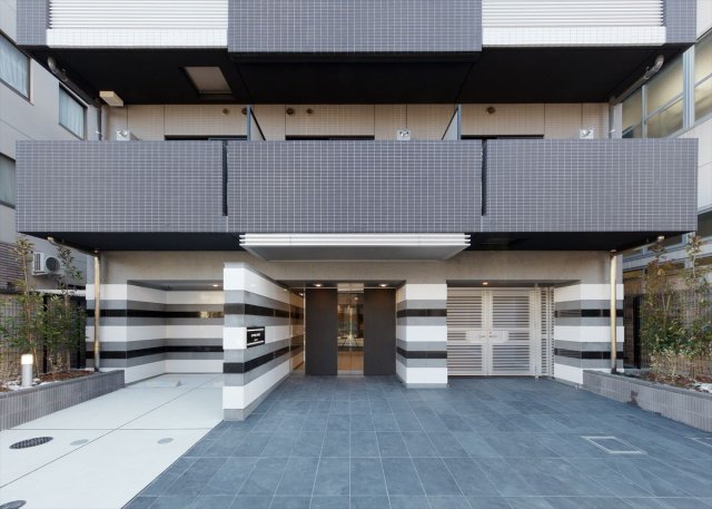 24/30 エントランス