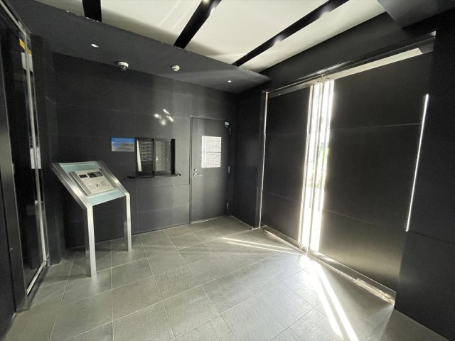 20/21 エントランス