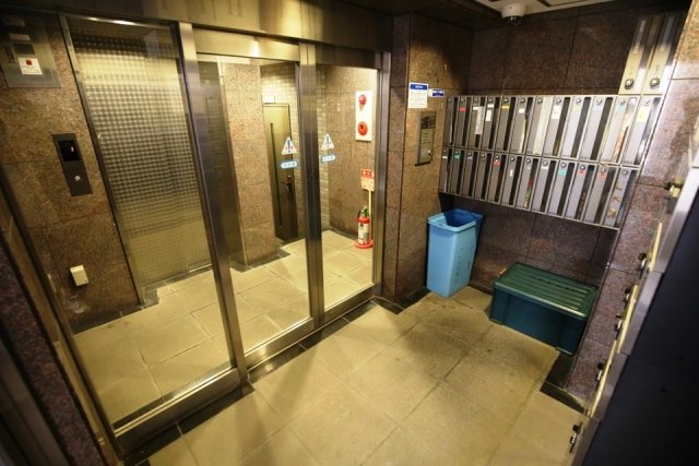 22/27 エントランス